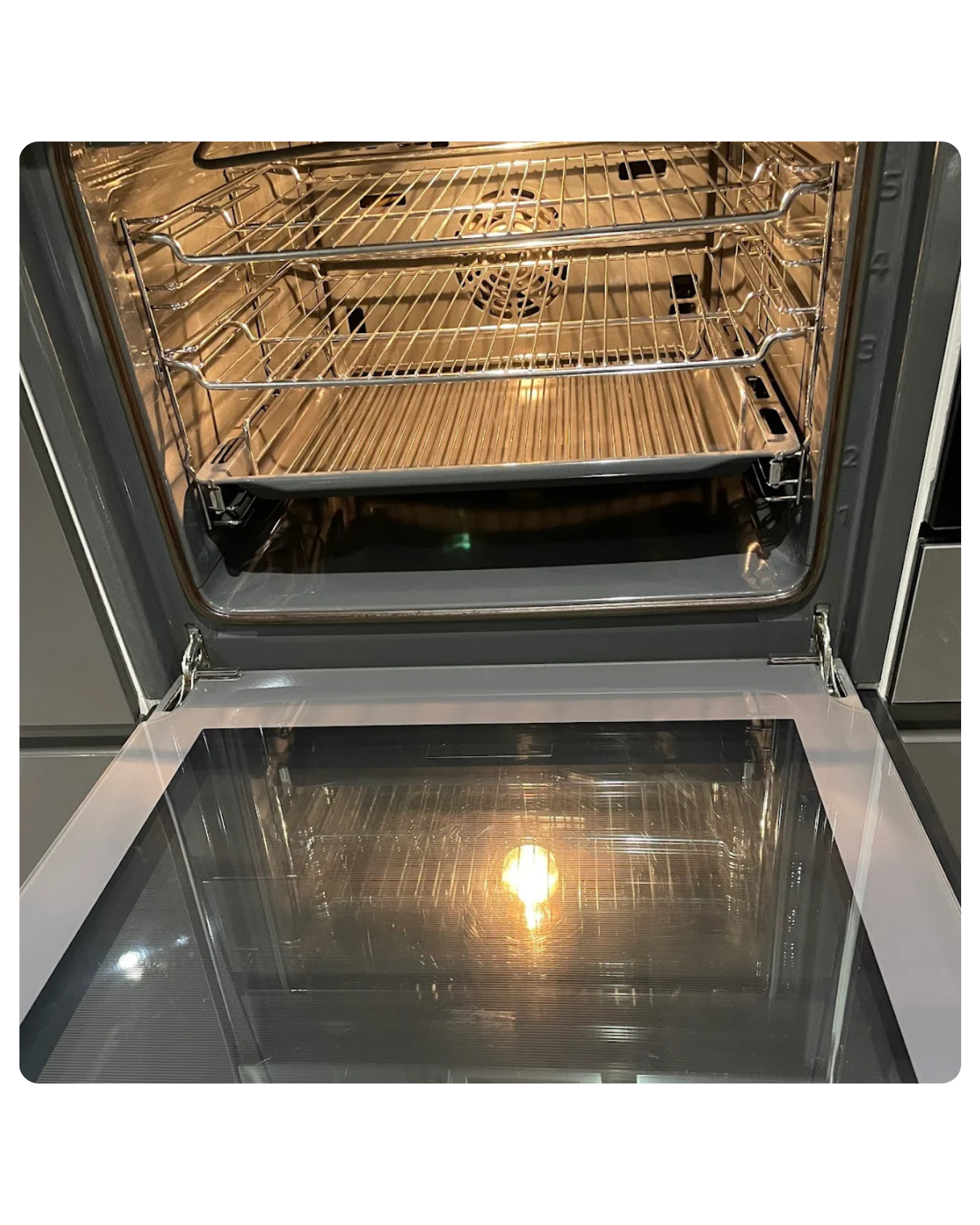 a clean oven done by oven rescue