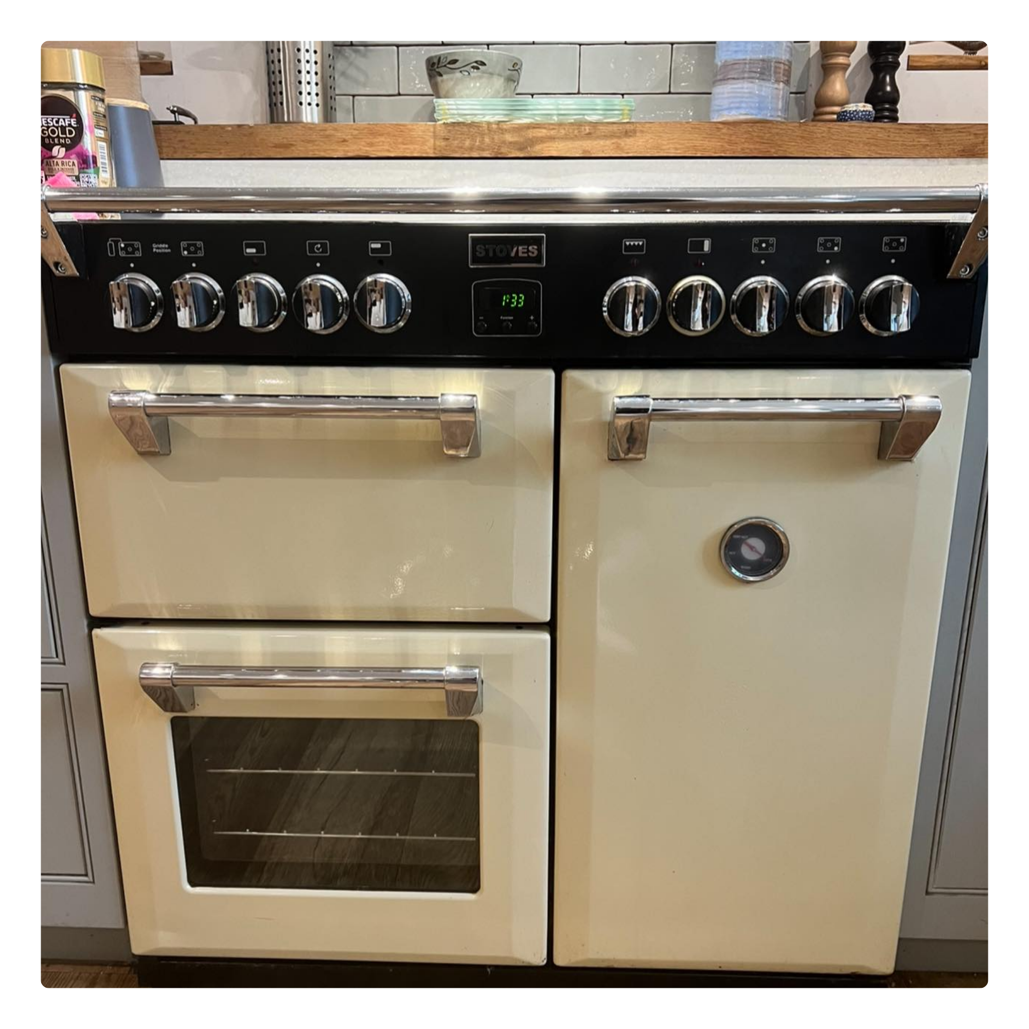 Gleaming range oven